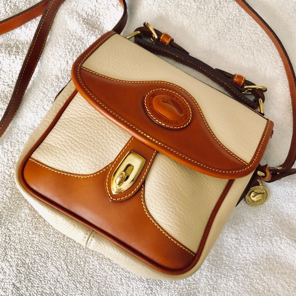 Dooney & Bourke Handbags - Dooney & Bourke Crossbody Shoulder Bag Leather